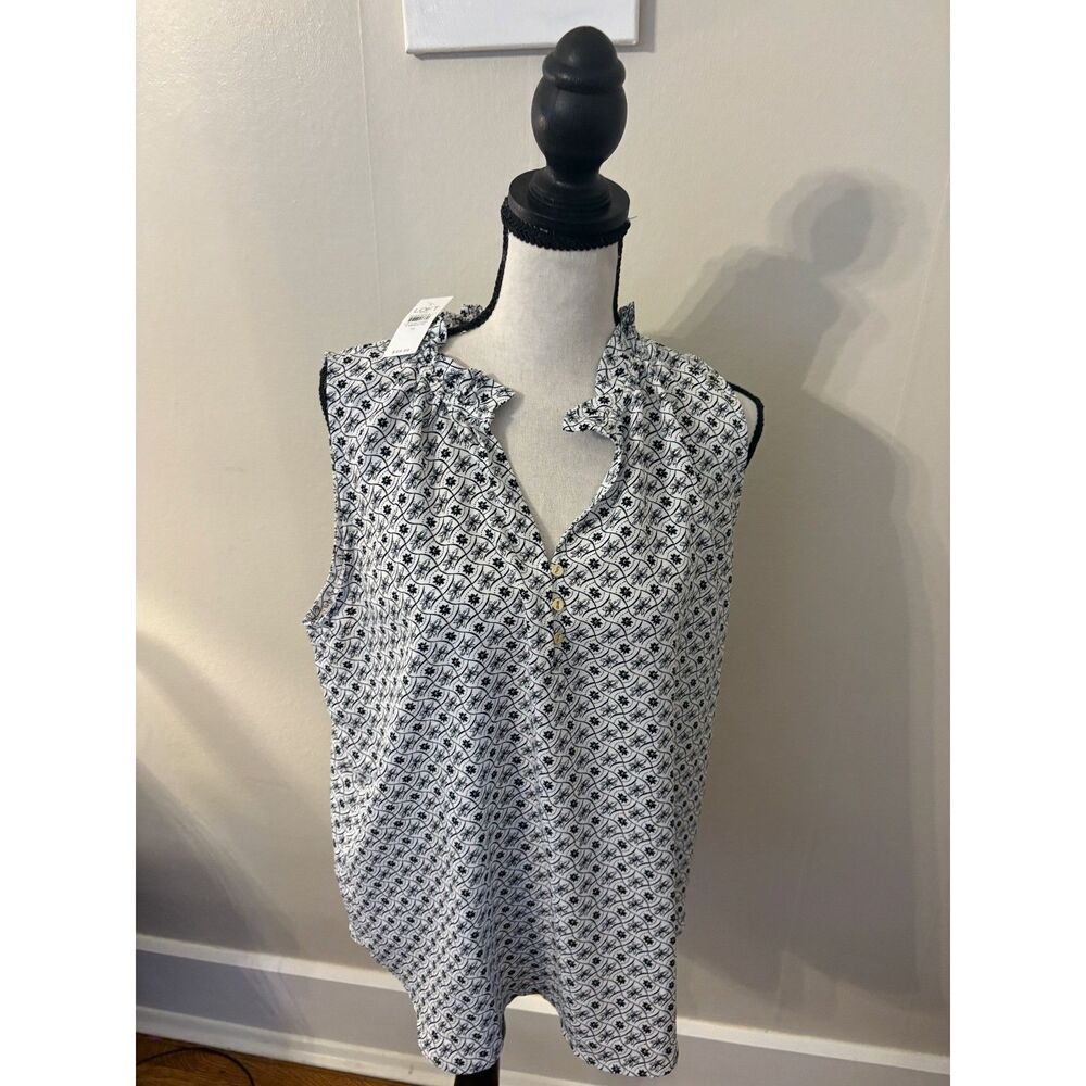 NWT LOFT Outlet Ruffle Neck Sleeveless Blouse Black White Floral Sz M